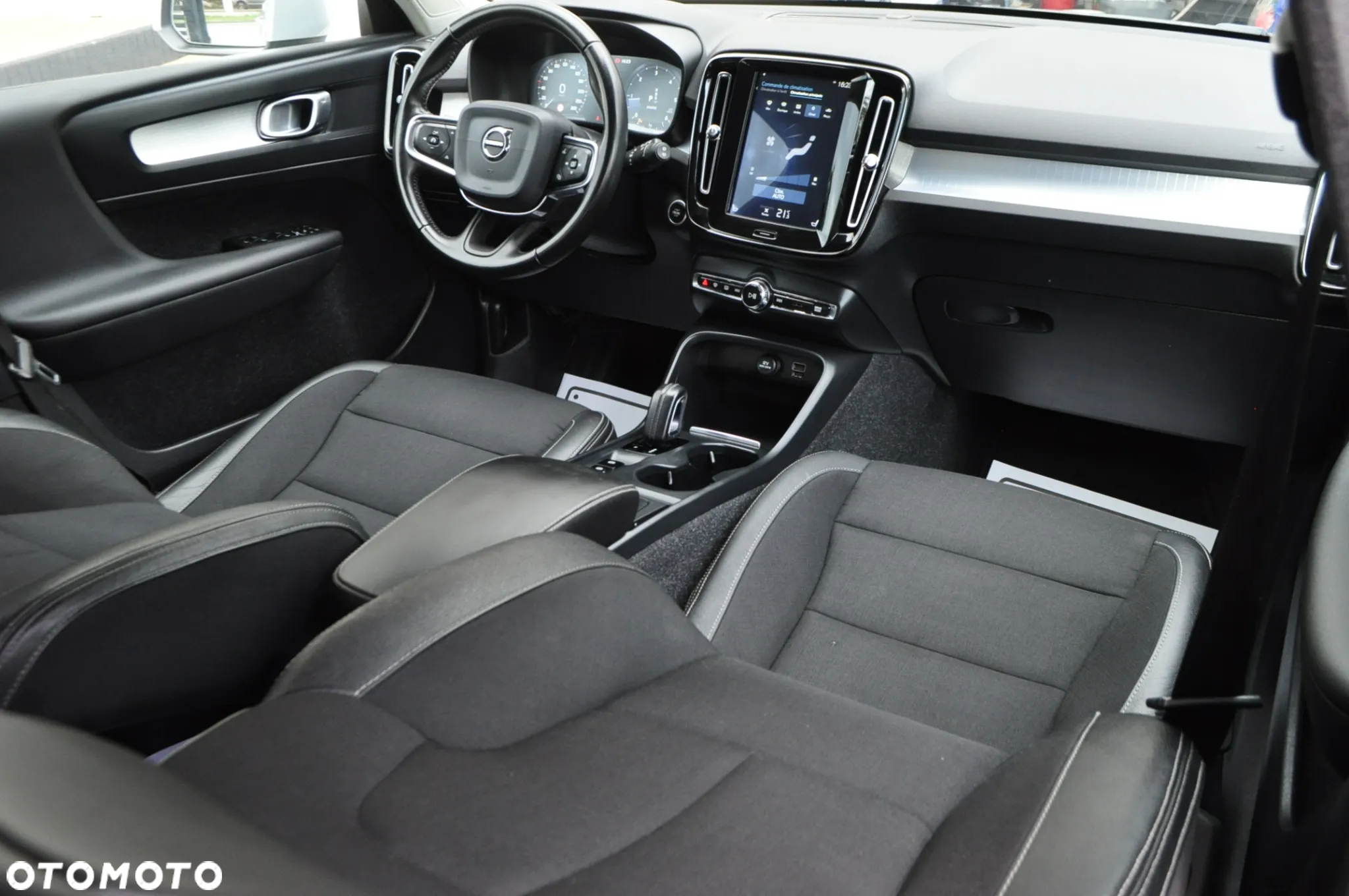 Volvo XC 40 D3 AWD Momentum Pro - 26
