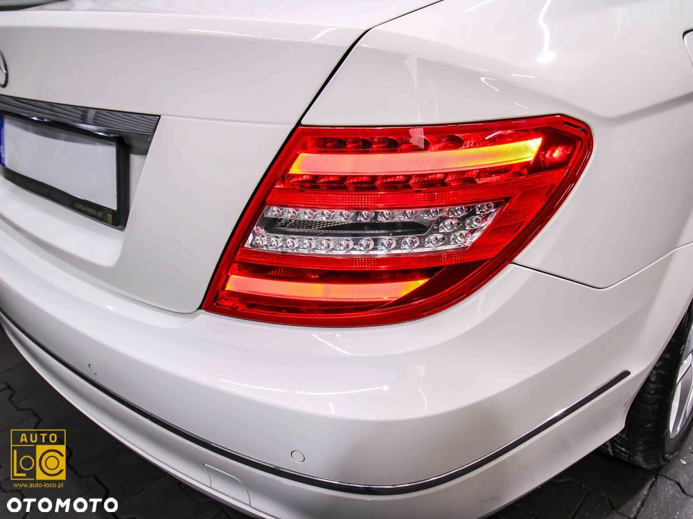 Mercedes-Benz Klasa C 180 CGI BlueEff Avantgarde - 34