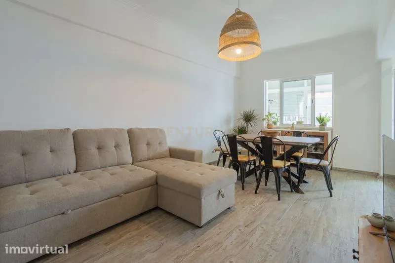 Apartamento 5 assoalhadas 2 Wcs ,Renovado com Vista , no Feijó  em Alm