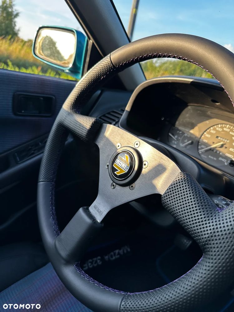 Mazda 323F - 17