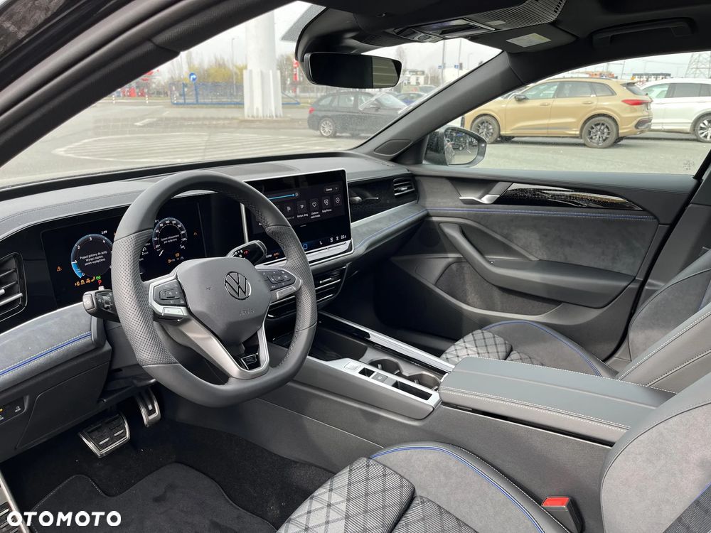 Volkswagen Passat - 16