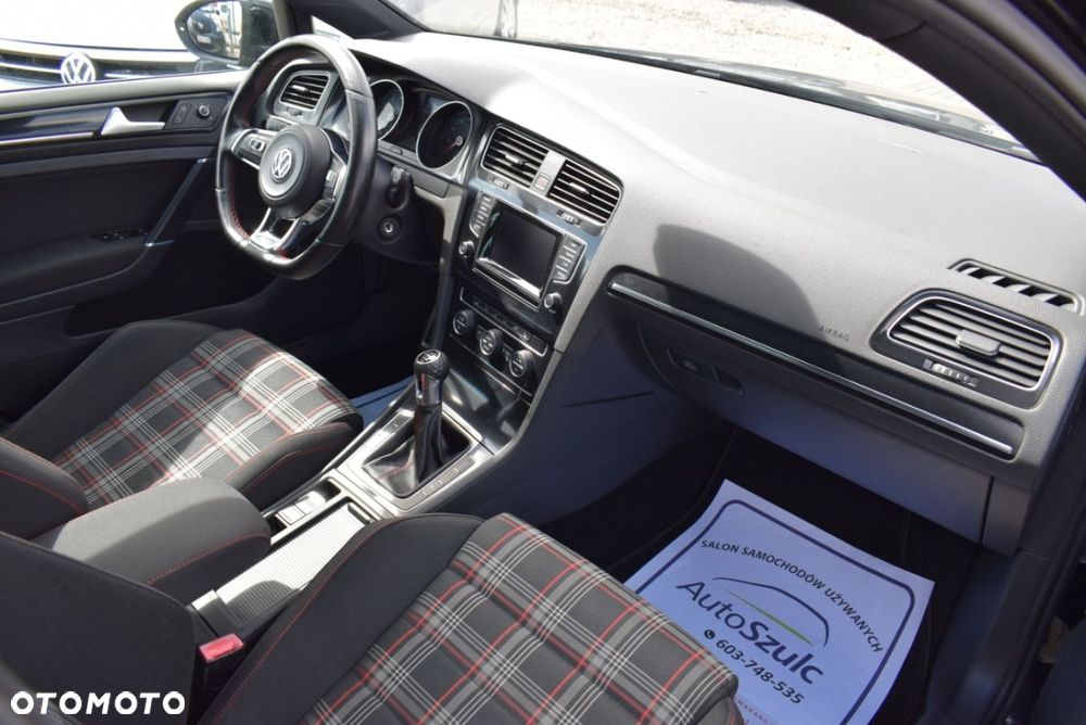 Volkswagen Golf - 25