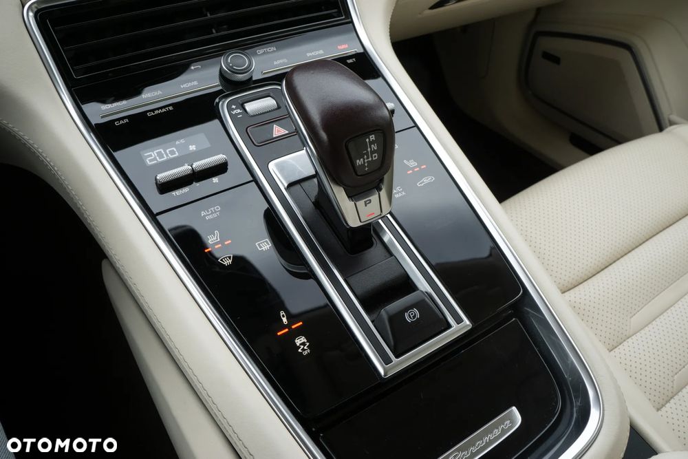 Porsche Panamera 4 Platinum Edition - 23