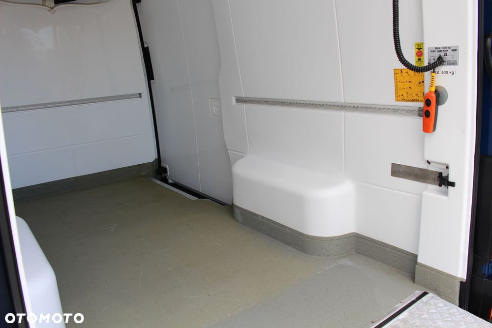 Volkswagen CRAFTER 2.0 177 KM / POLSKI SALON / JAK NOWY / CHŁODNIA / WINDA DHOLLANDIA / SPRINTER / IVECO / FIAT / - 21