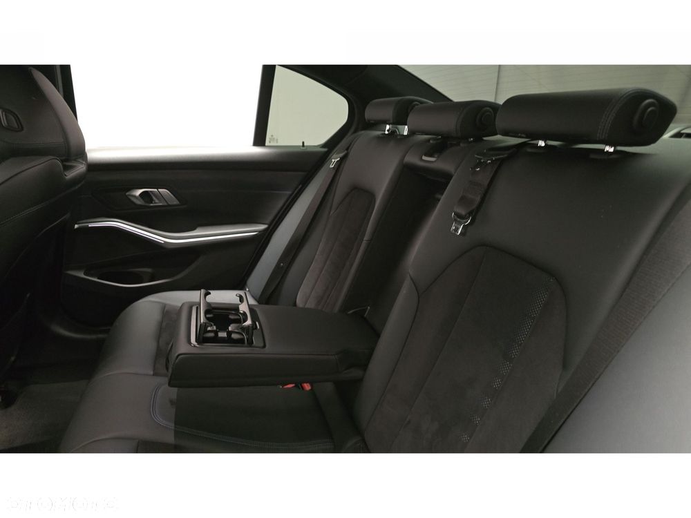 BMW Seria 3 320d xDrive mHEV M Sport - 23