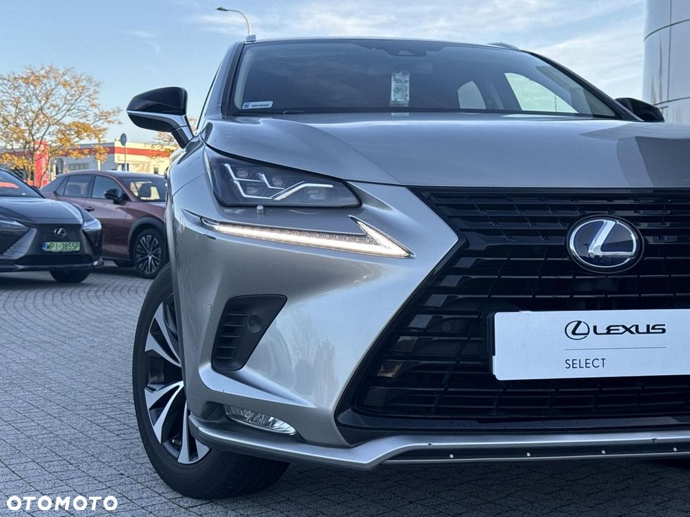 Lexus NX 300h F Impression AWD - 25
