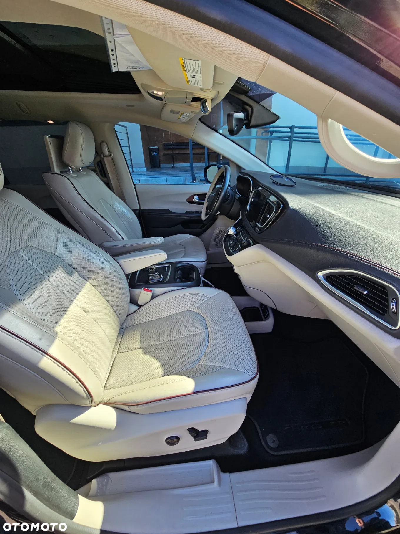 Chrysler Pacifica - 17