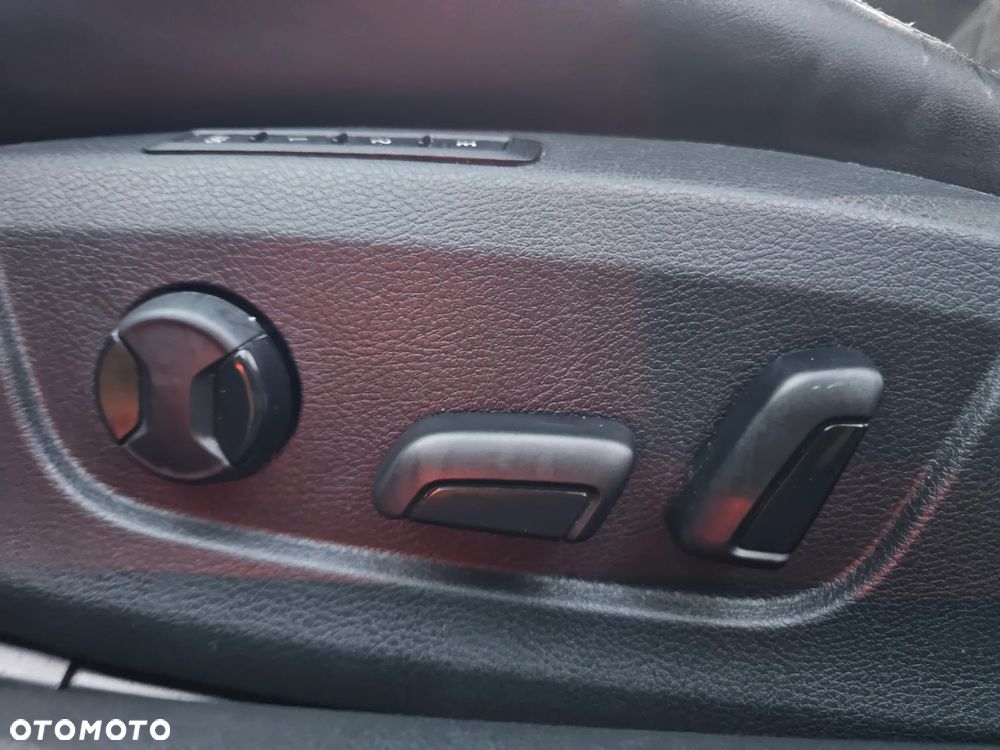 Skoda Superb 2.0 TDI DSG SportLine - 24