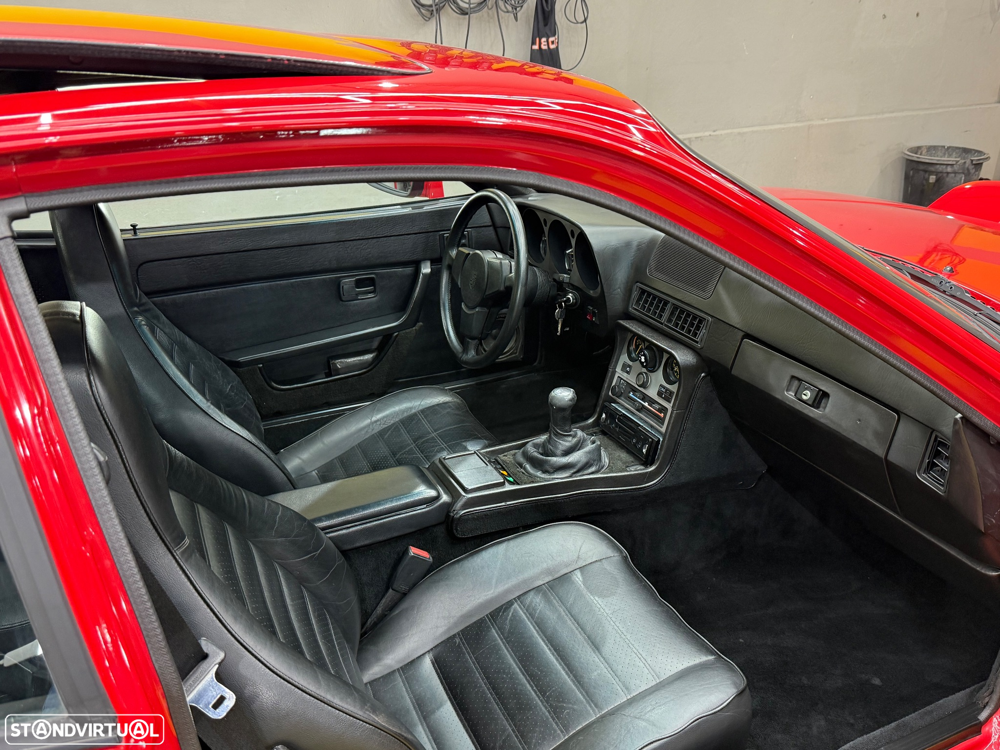 Porsche 944 Standard - 32