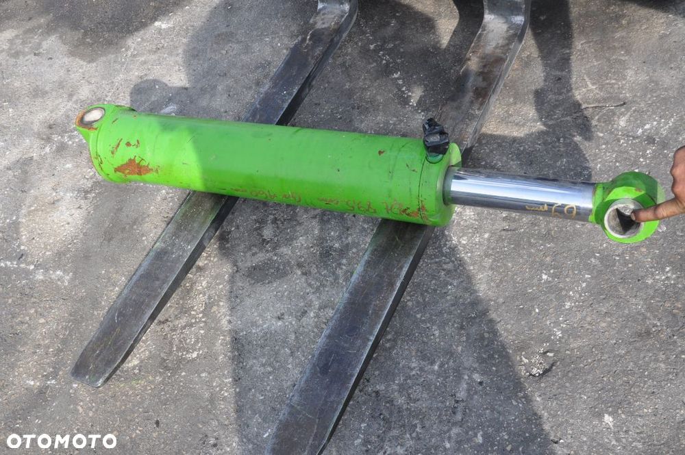 SIŁOWNIK HYDRAULICZNY MERLO DŁ.  89,5 CM - 2