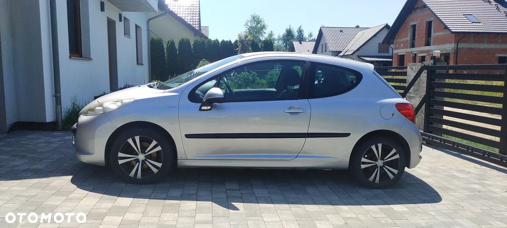 Peugeot 207 - 1