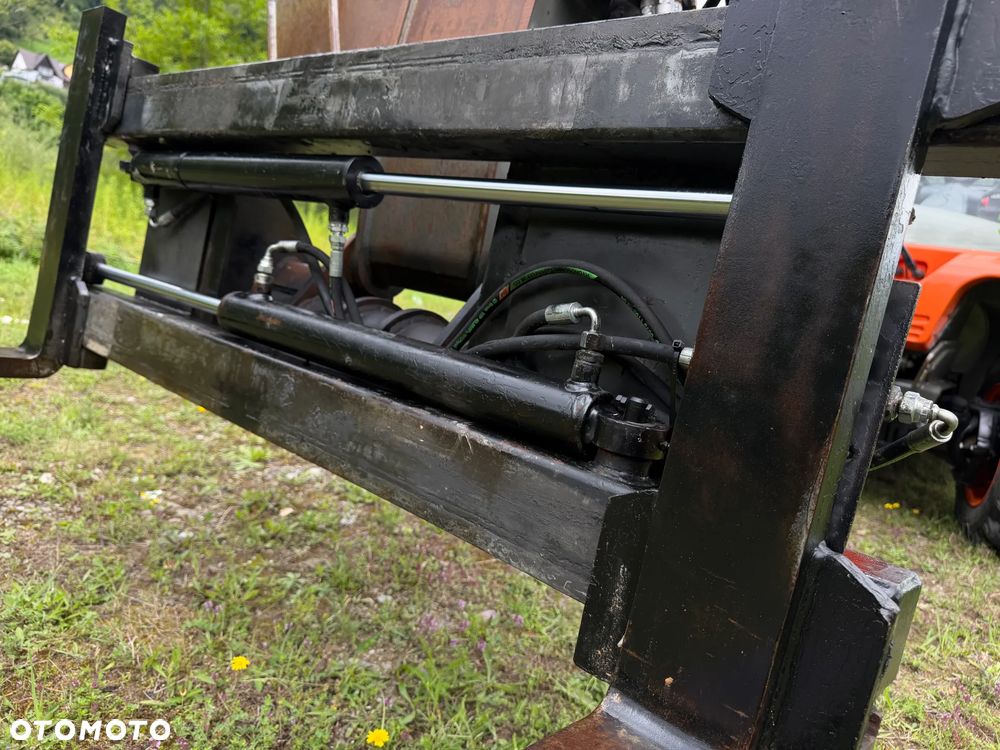 Ausa T204 H. JAPOŃSKA Ładowarka Teleskopowa 4,2 metra Wysuw. Udźwig 2,2 tony. Rozsuwanie wideł HYDRAULICZNE.  Maszyna Jak Nowa z Salonu. Pochodzi z Gospodarstwa Norweskiego! 2017rok. przebieg tylko 3800mtg. Silnik Kubota 4cylindry!  ZERO ZUŻYCIA ORYGINAŁ.  Ani Deka luzów i wycieków. Aktualna DEKRA BMWT. Bardzo mały i zgrabny sprzęt o potężnej wydajnośći. Opony Nowe! Szybka wolna jazda. 3 tryby skrętu! Pełne sterowanie z dżojstika! Wersja Norweska! Kilka dodatkowych wyjść Hydraulicznych! Jazda Hydrostatic Wielka Okazja - 14