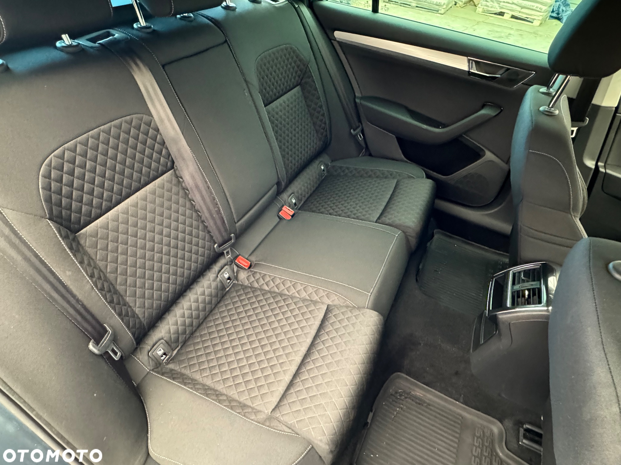 Skoda Superb 2.0 TDI DSG Ambition - 31
