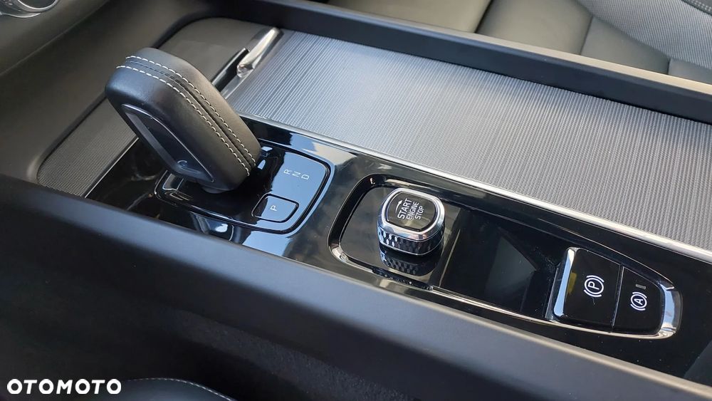 Volvo XC 60 D4 AWD R-Design - 19
