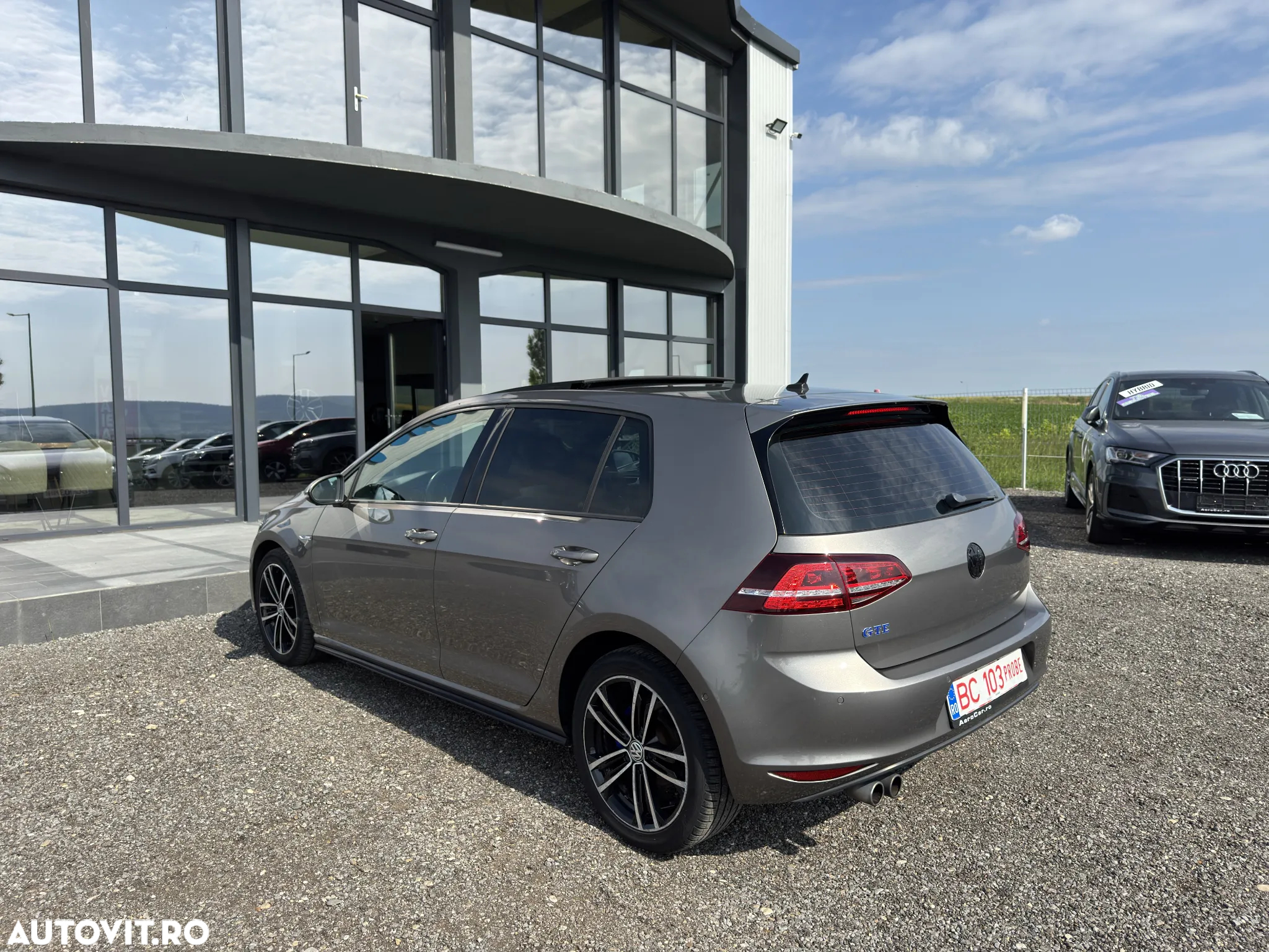 Volkswagen Golf GTE - 12