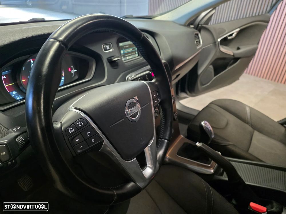 Volvo V40 D2 Summum - 16