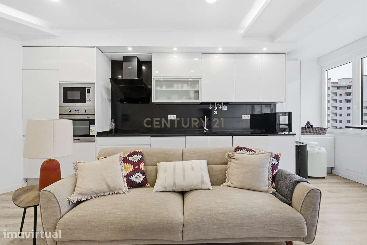 Apartamento T2 Renovado em Zona Premium de Lisboa - Grande imagem: 2/15