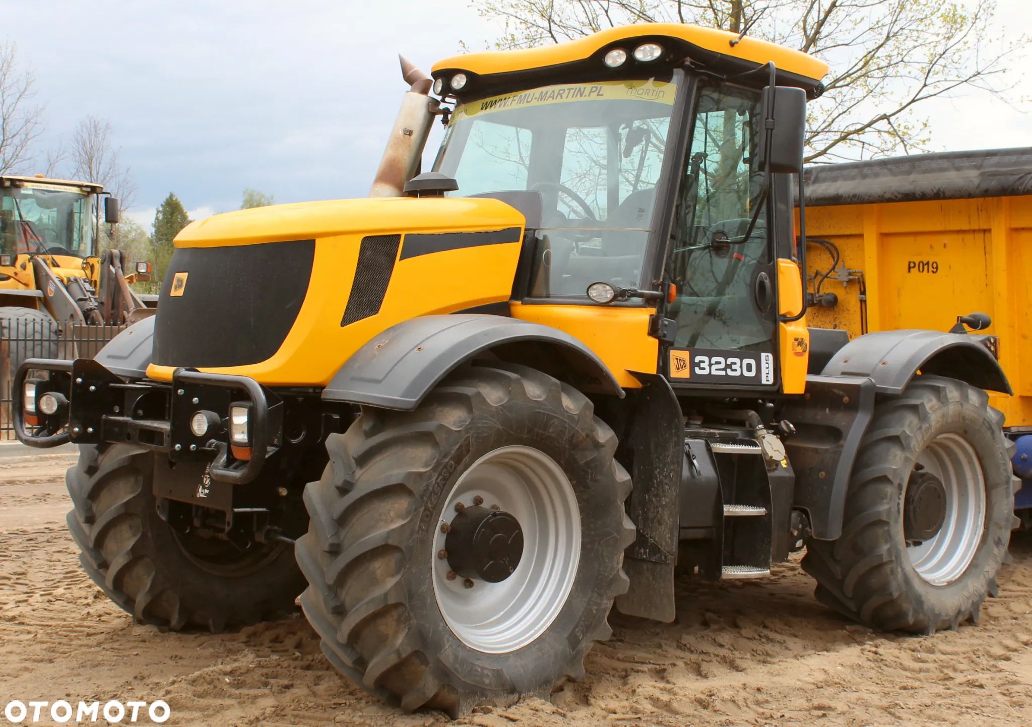 JCB Fastrac 3230 Plus - 1