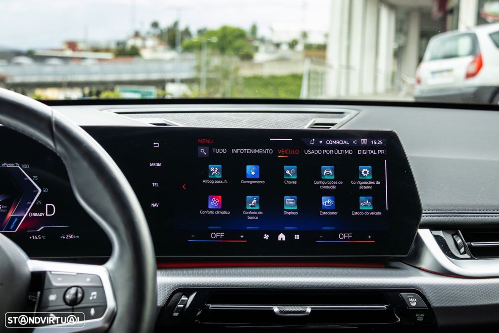 BMW iX1 eDrive20 Pack Desportivo M - 41