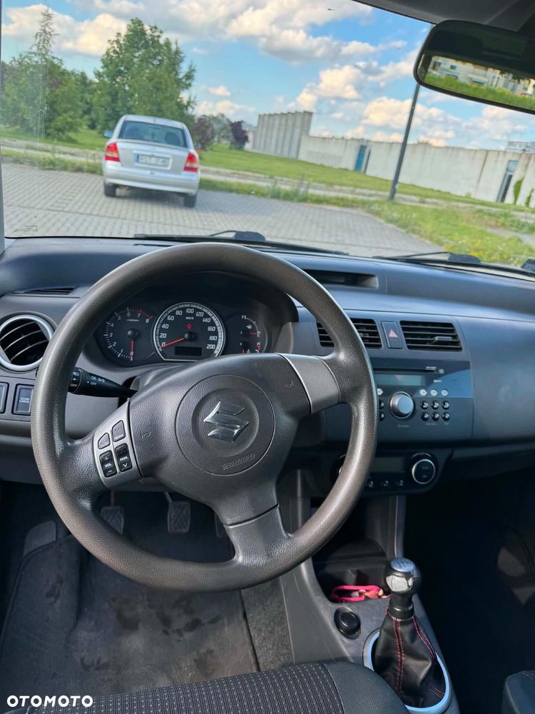 Suzuki Swift 1.3 GC - 4