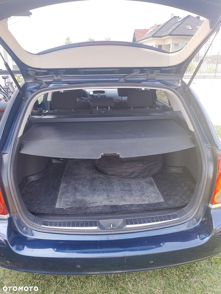 Toyota Avensis - 2