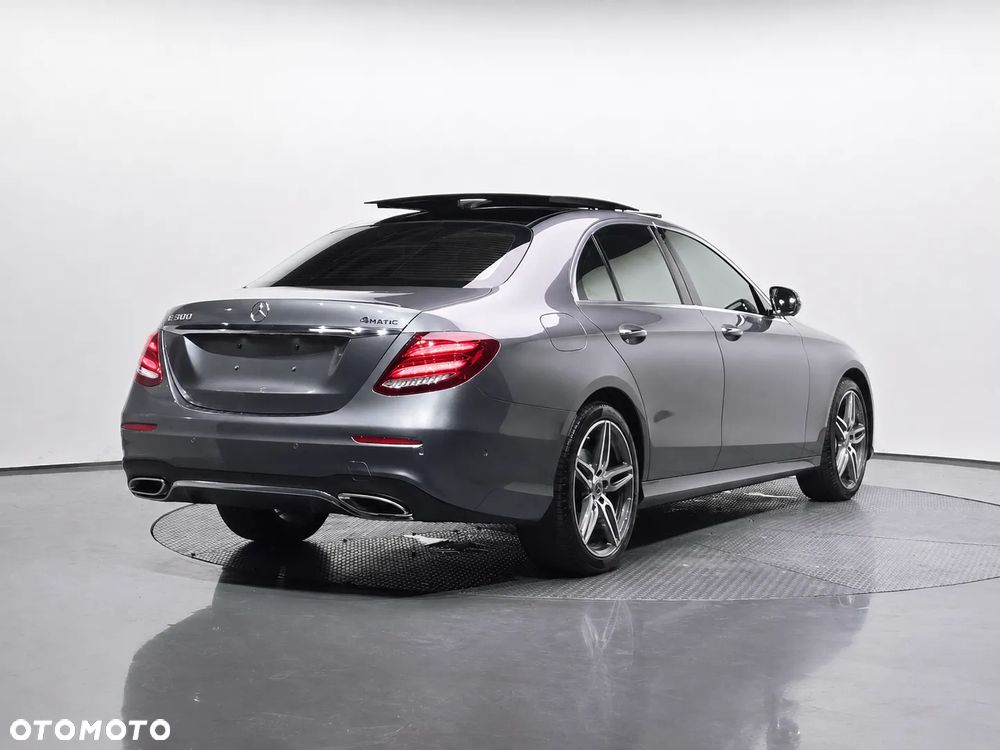 Mercedes-Benz Klasa E 300 9G-TRONIC AMG Line - 12