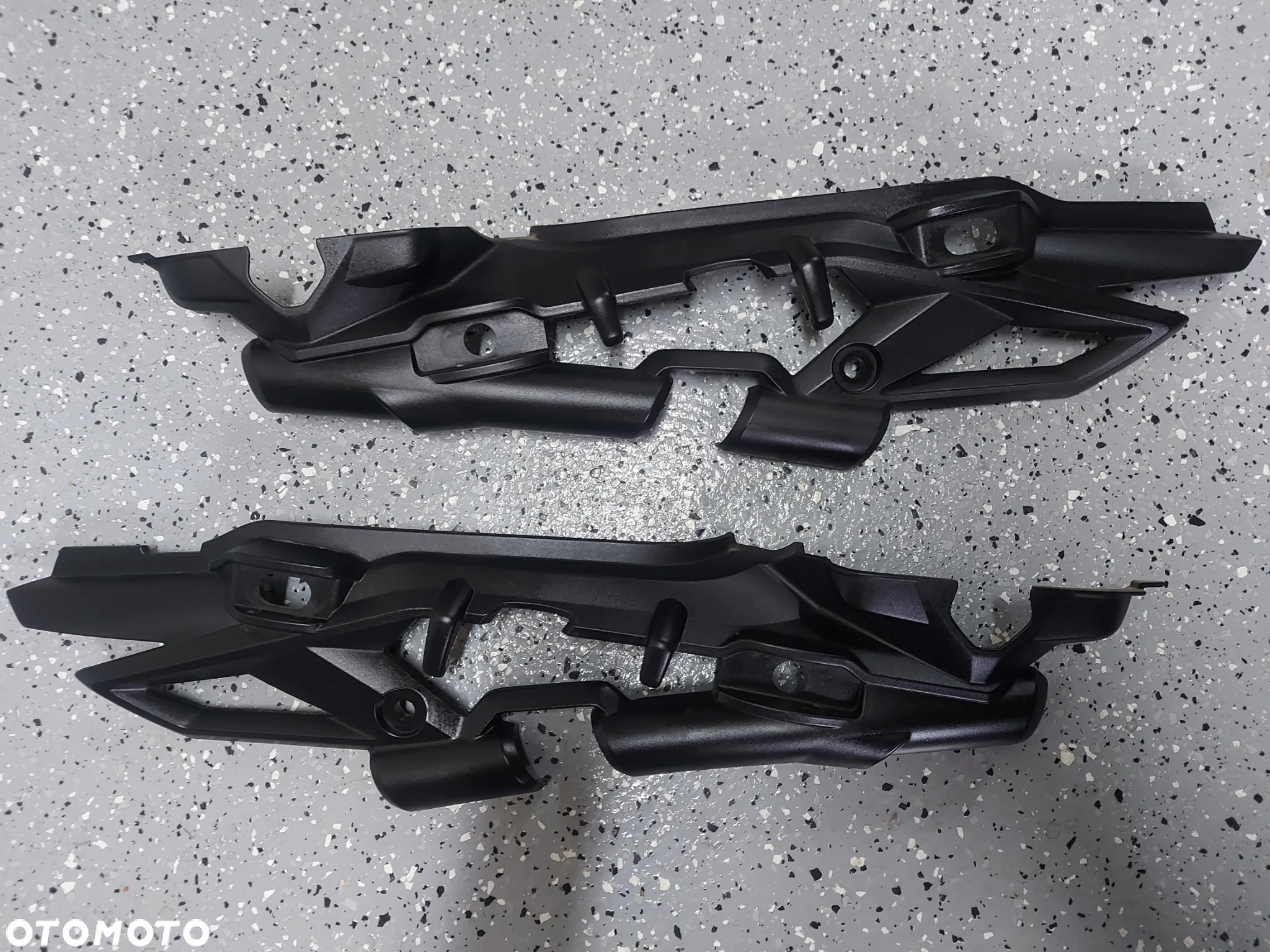 Triumph Tiger 800 wypełnienie boczek zadupek panel owiewka - 2