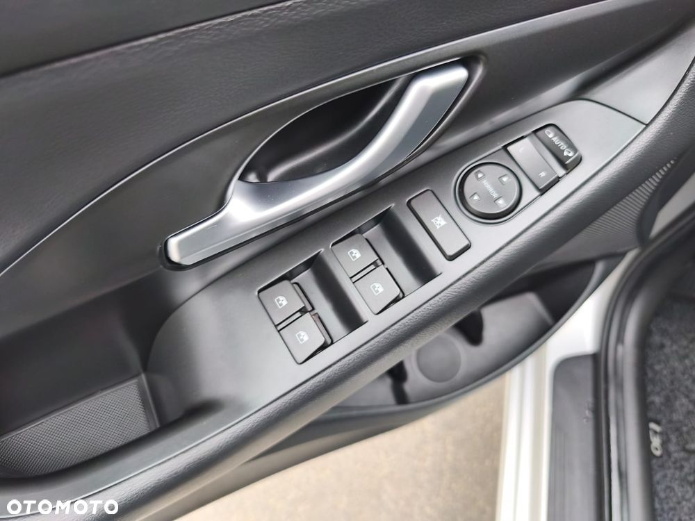 Hyundai i30 1.4 T-GDI YES!+ - 13