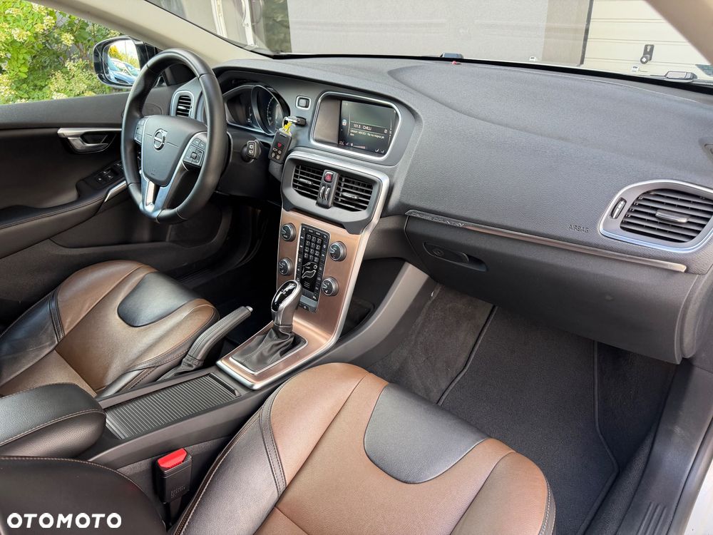 Volvo V40 Cross Country T3 Drive-E Momentum - 8
