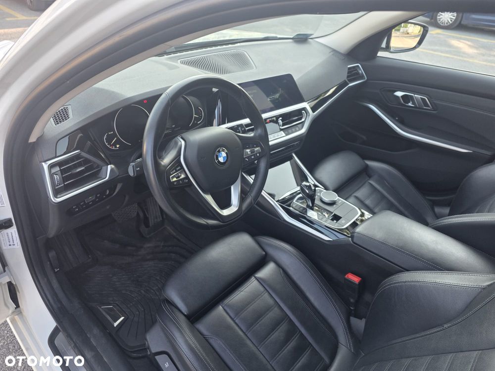 BMW Seria 3 318d - 19