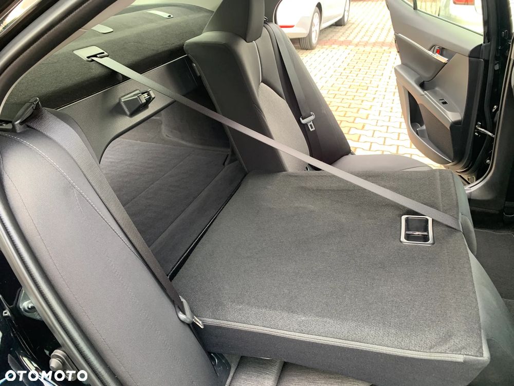 Toyota Camry 2.5 Hybrid Comfort CVT - 21