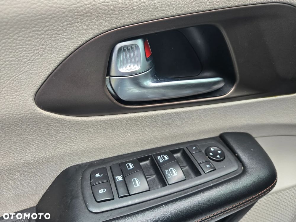 Chrysler Pacifica - 23