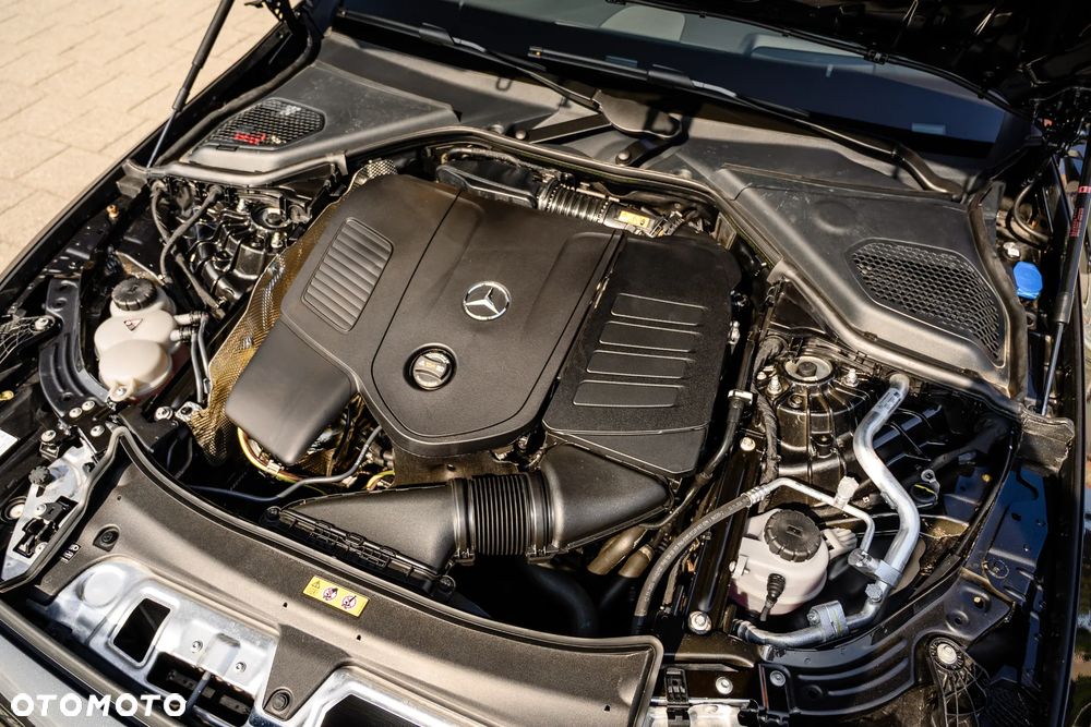 Mercedes-Benz Klasa E 200 mHEV 4-Matic AMG 9G-Tronic - 39