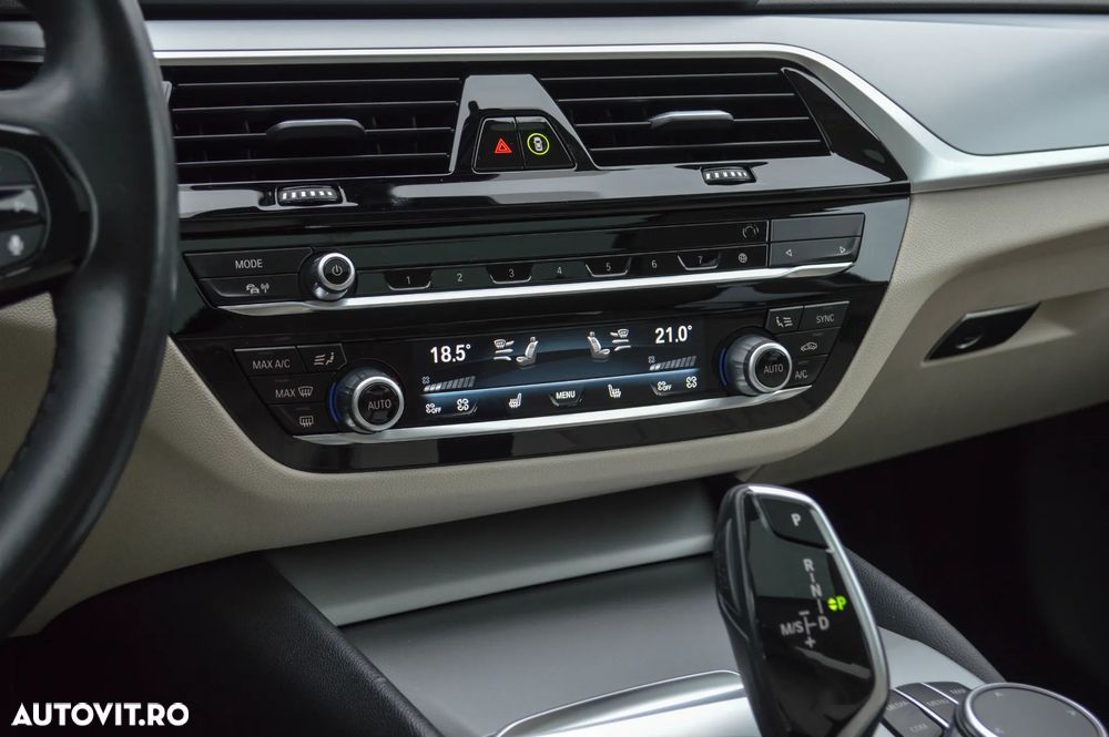 BMW Seria 5 520d Aut. Luxury Line - 37