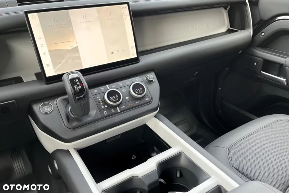 Land Rover Defender 3.0 D200 mHEV - 19