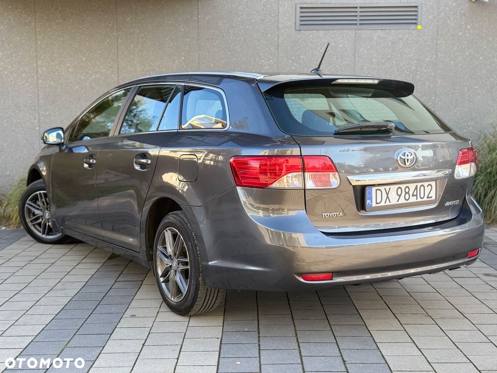Toyota Avensis - 4