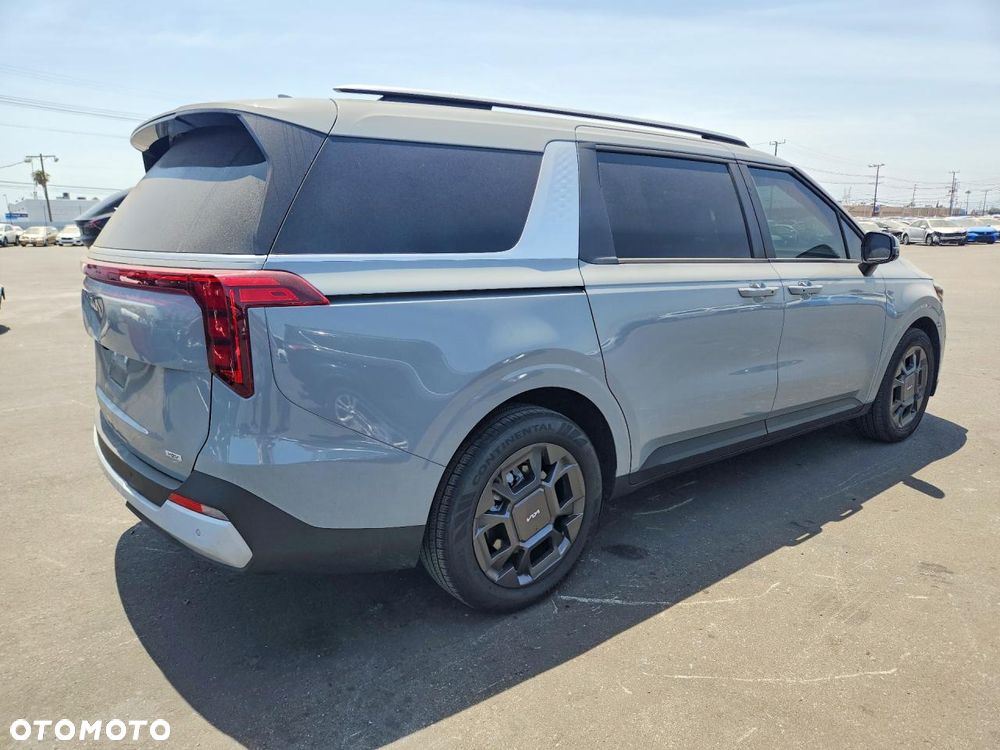 Kia Carnival - 3