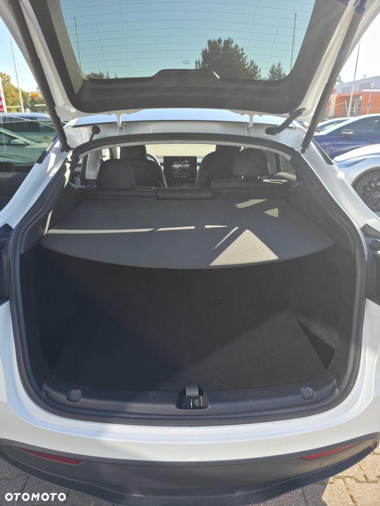 Tesla Model Y - 12