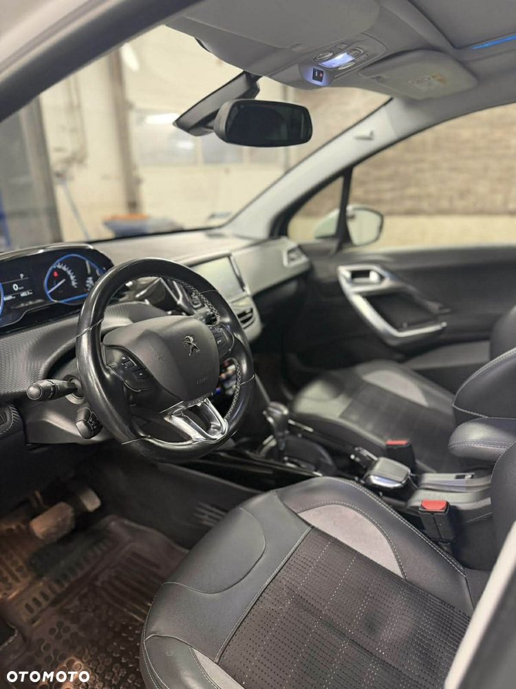 Peugeot 2008 1.2 Pure Tech Allure S&S EAT6 - 10