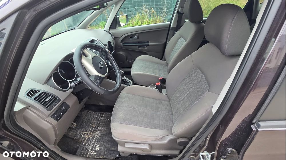 Kia Venga 1.6 L - 7