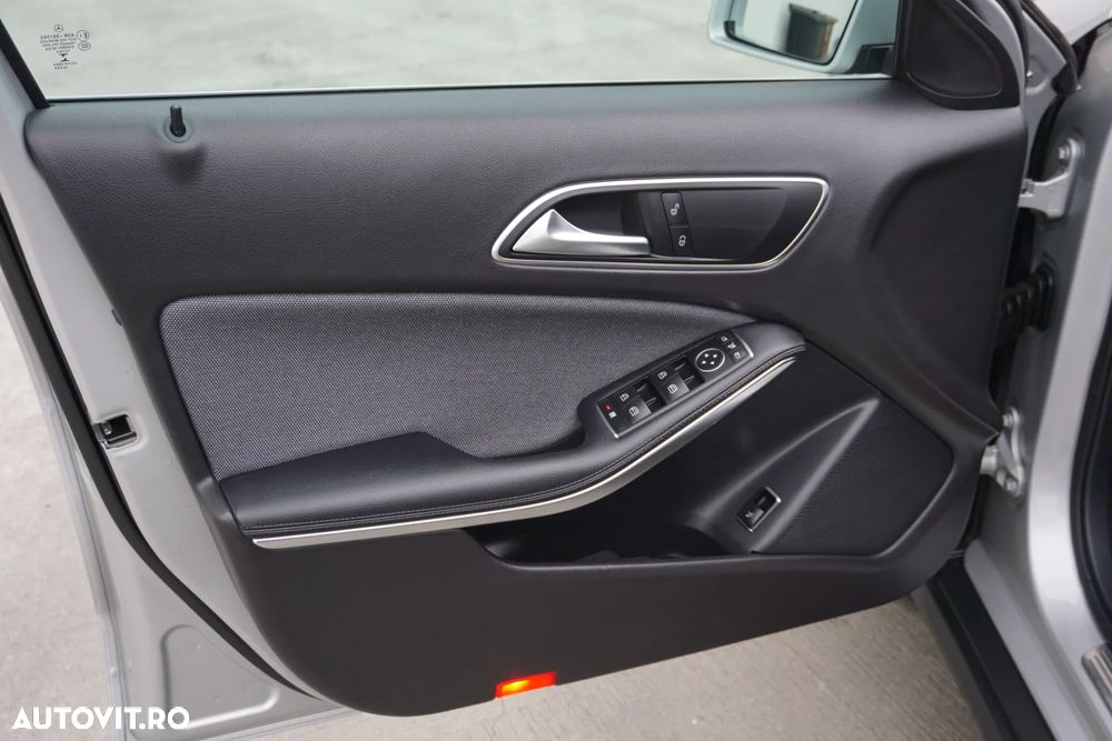 Mercedes-Benz GLA 200 d 4Matic 7G-DCT Urban - 31