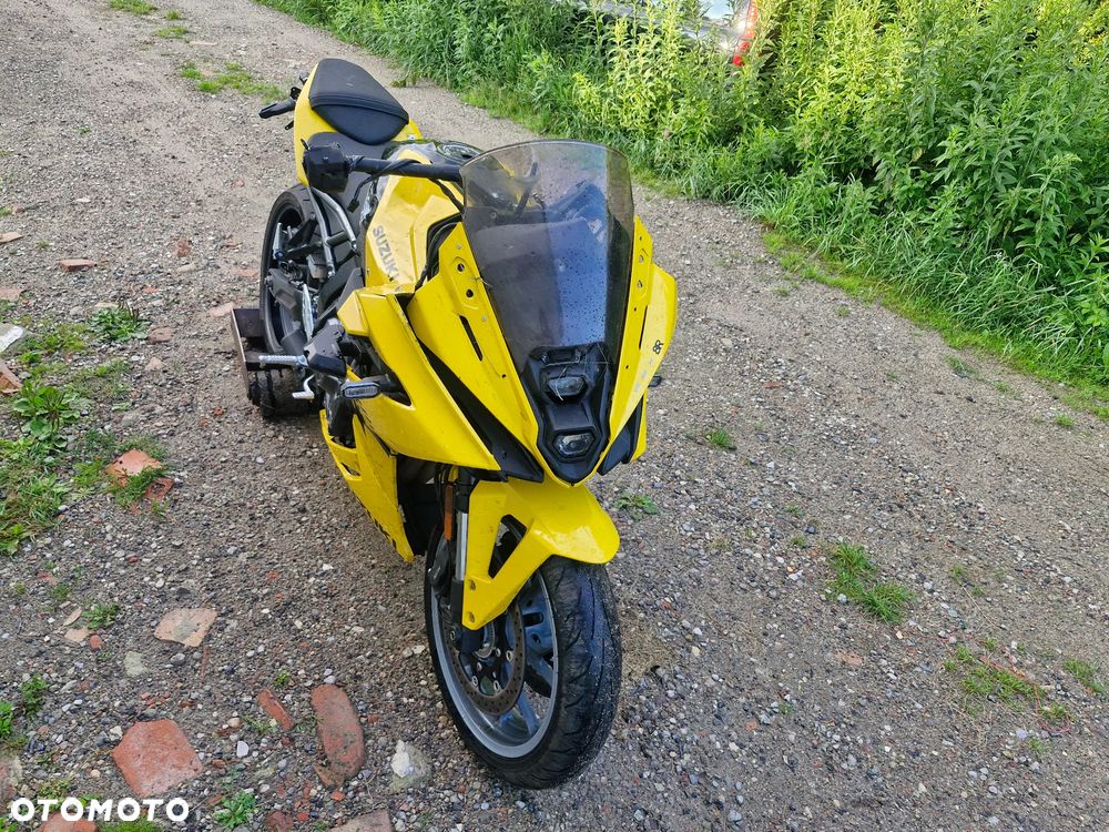 Suzuki GSX - 7