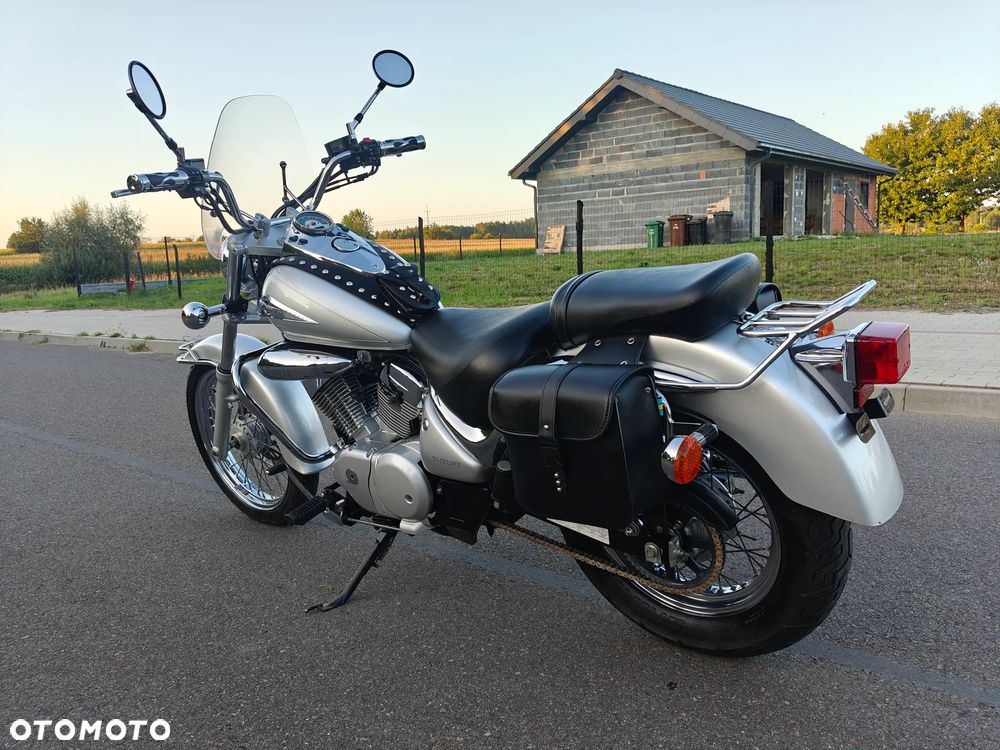 Suzuki Intruder - 7