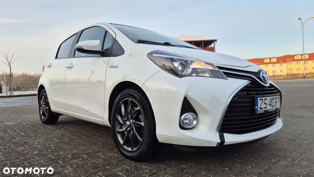 Toyota Yaris Hybrid 100 Premium - 7