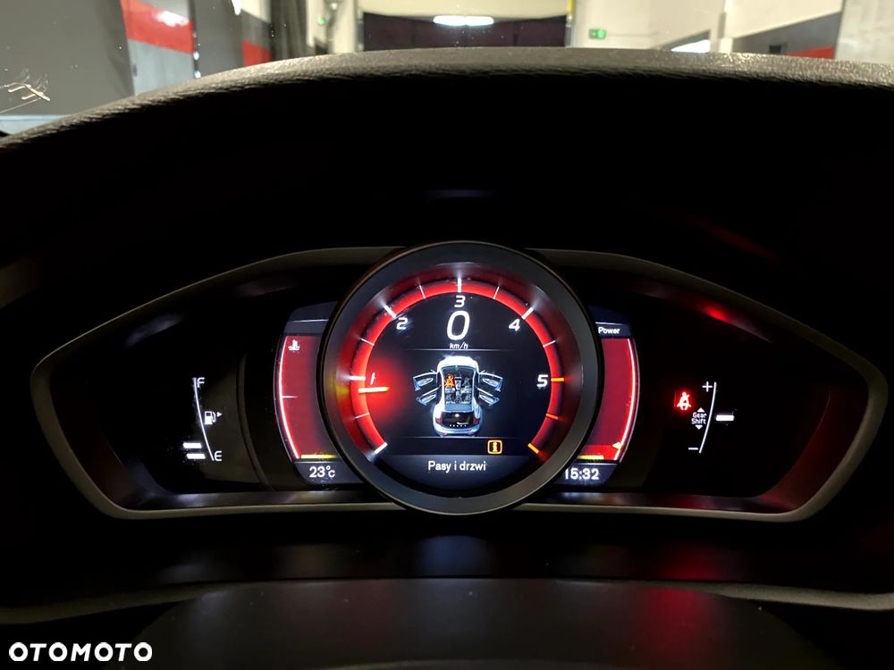 Volvo V40 D3 Drive-E R-Design Momentum - 15