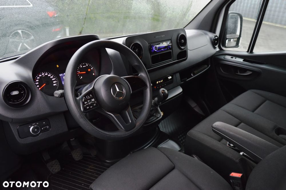 Mercedes-Benz Sprinter - 11