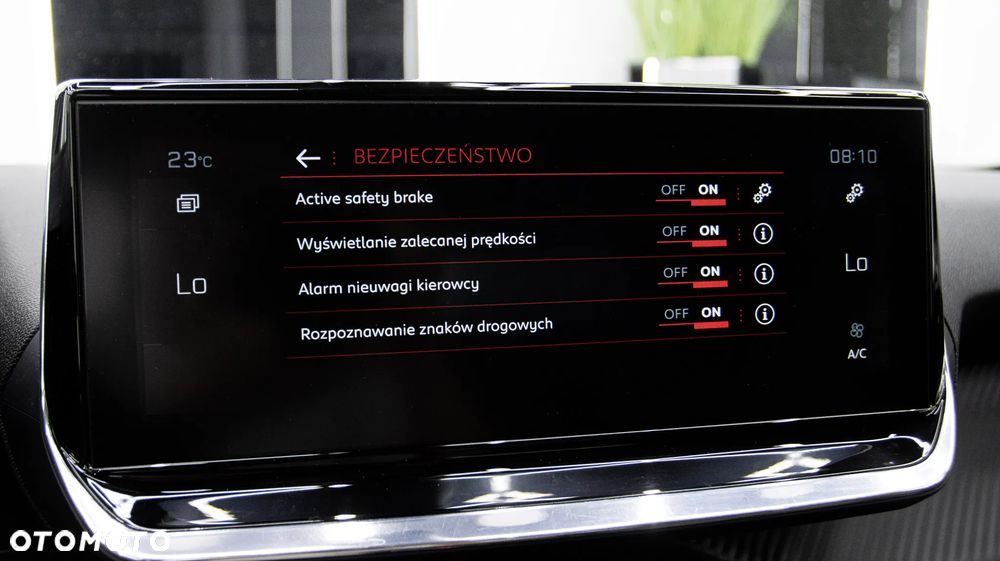Peugeot 2008 1.2 PureTech Allure S&S - 28