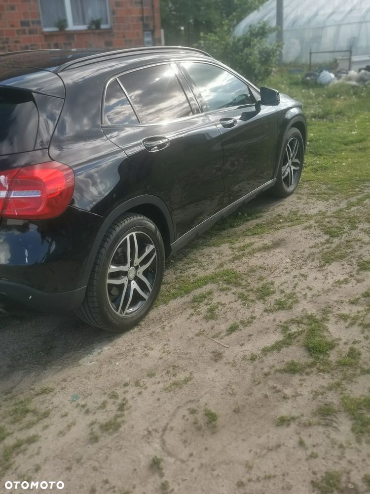 Mercedes-Benz GLA 180 - 6