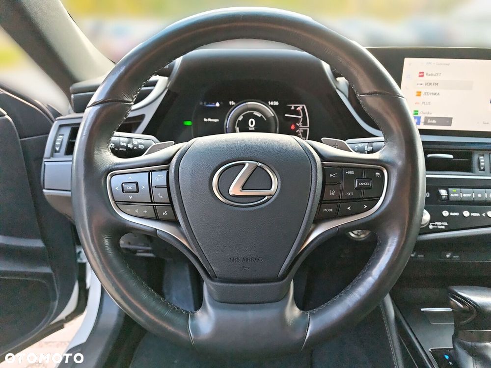 Lexus ES 300h Business Edition - 16