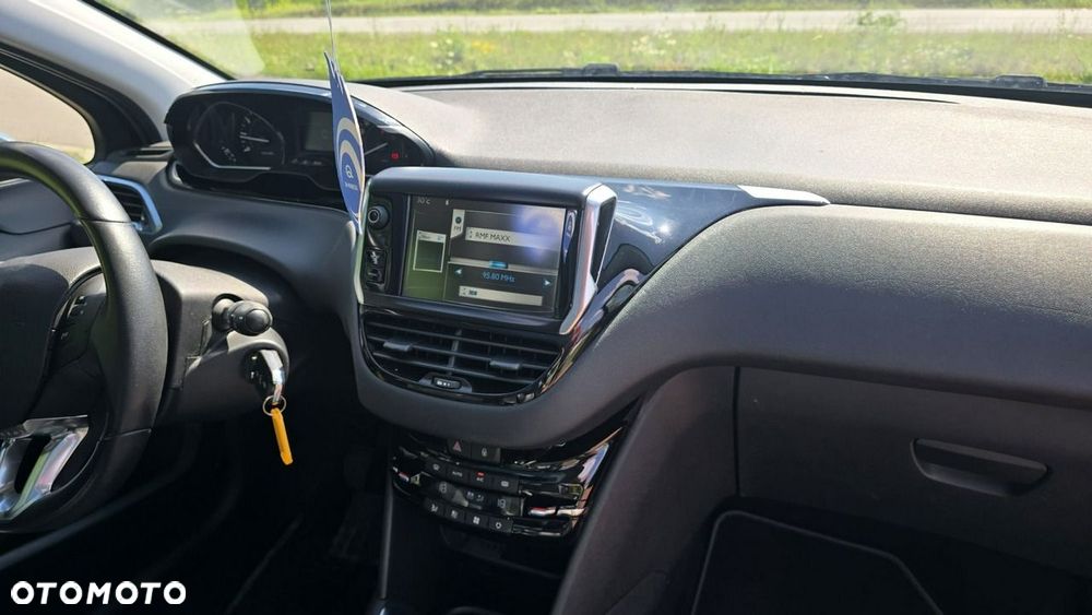 Peugeot 208 - 24